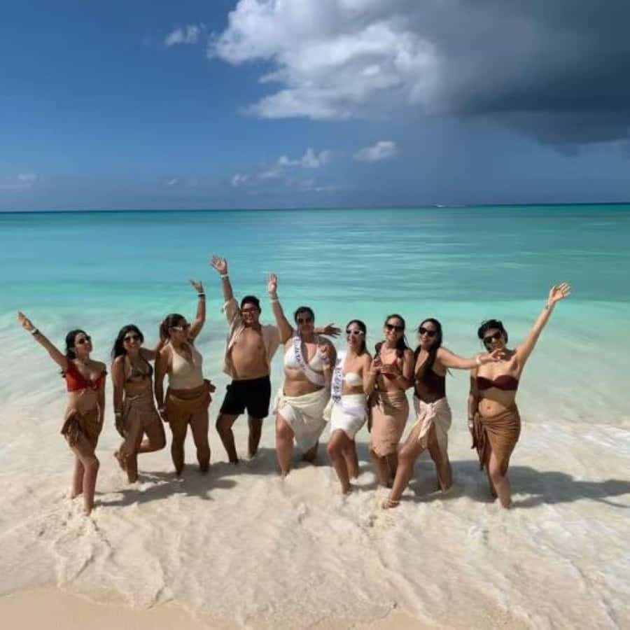 Punta Cana: VIP-Katamaran-, Strand- und Sonnenuntergangstour zur Insel Saona — Guided tour and outdoor activity